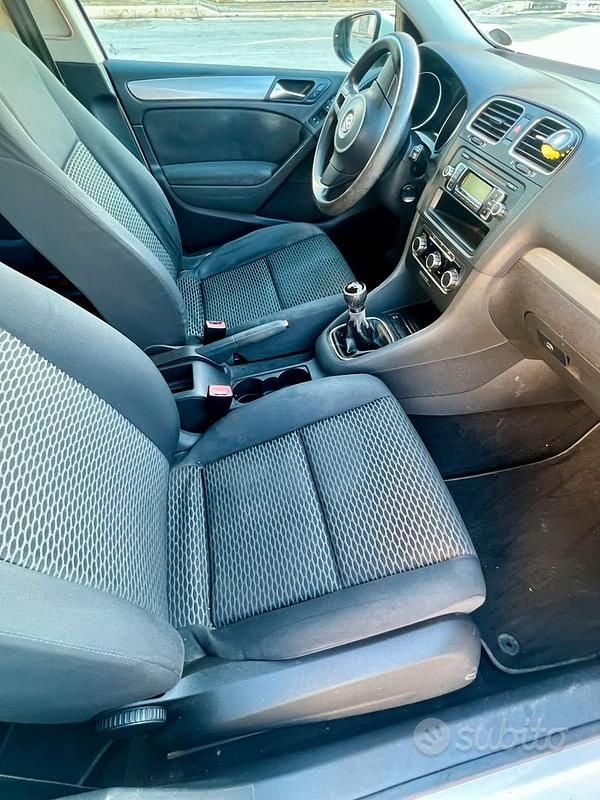 Usata VW Golf VI 105 CV (77 kW) 2010 Bianco Utilitaria