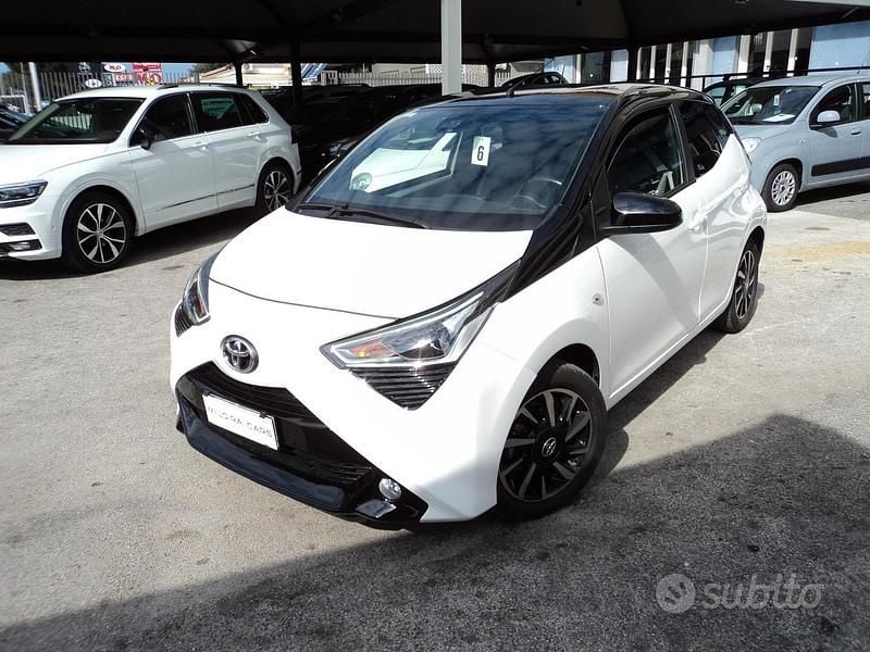 Usata Toyota Aygo Connect Style 72 CV (52 kW) 2020 Bianco Utilitaria