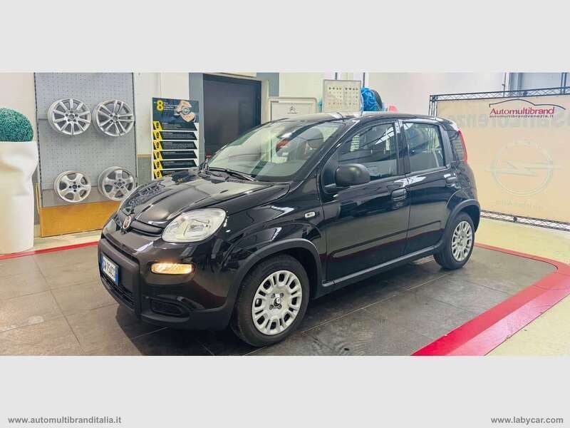Nero Usata 2024 Fiat Panda Due volumi | 12.100 € (Buon prezzo) - Immagine 1/4