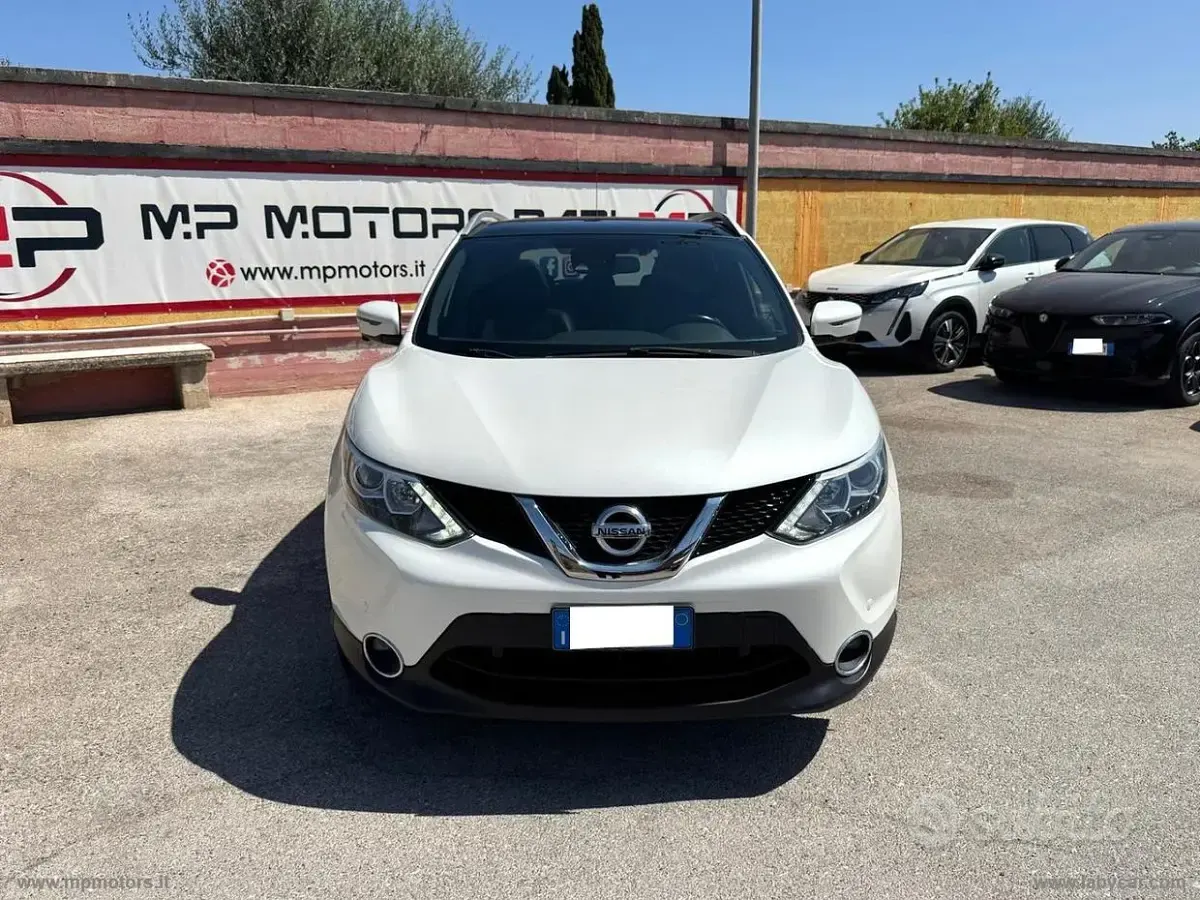 Usata Nissan Qashqai N-Connecta 131 CV (96 kW) 2017 Bianco SUV