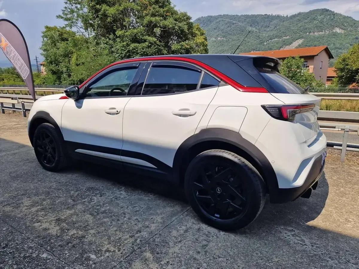 Usata Opel Mokka Elegance 101 CV (74 kW) 2024 Bianco SUV