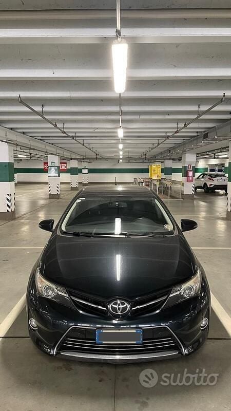 Usata 2012 Toyota Auris Active Tre volumi | 9000 € (Cara) - Immagine 1/4