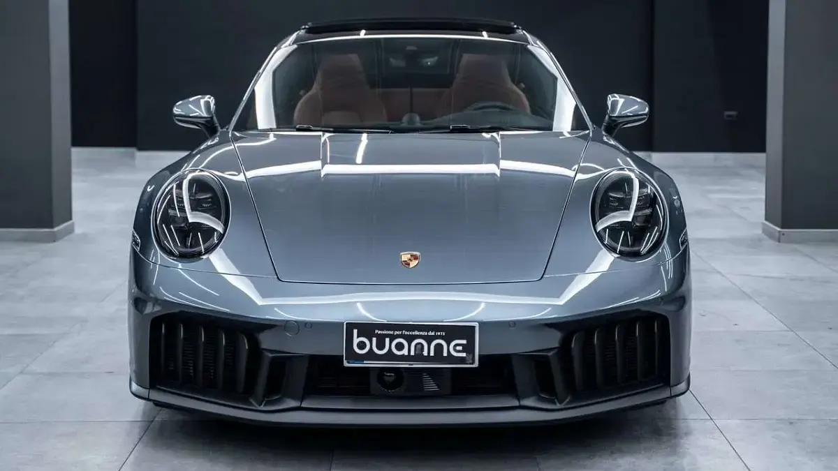 Usata Porsche 911 541 CV (397 kW) 2025 Grigio vanadio metall perlato Coupé