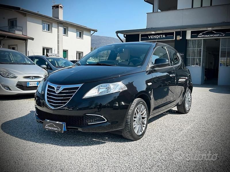 Usata Lancia Ypsilon 69 CV (50 kW) 2013 Nero Utilitaria