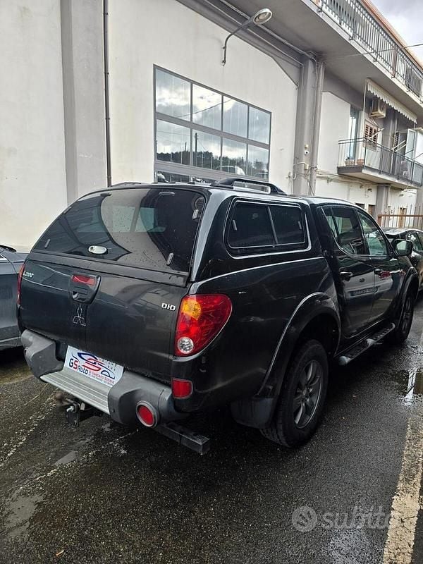 Usata Mitsubishi L200 Inform 136 CV (100 kW) 2010 Nero Pick-up