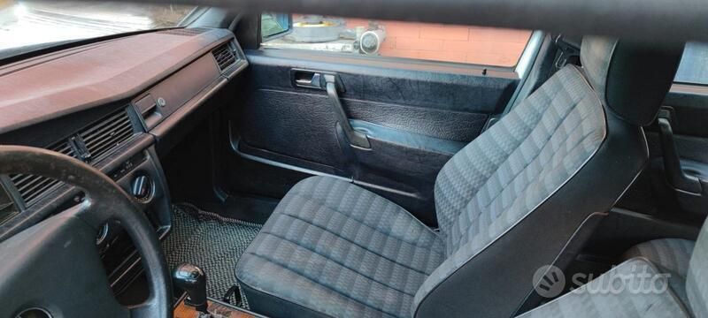 Usata Mercedes 190 109 CV (80 kW) 1992 Bianco Berlina