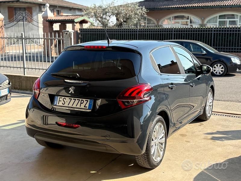 Usata Peugeot 208 Active 75 CV (55 kW) 2018 Blu Utilitaria