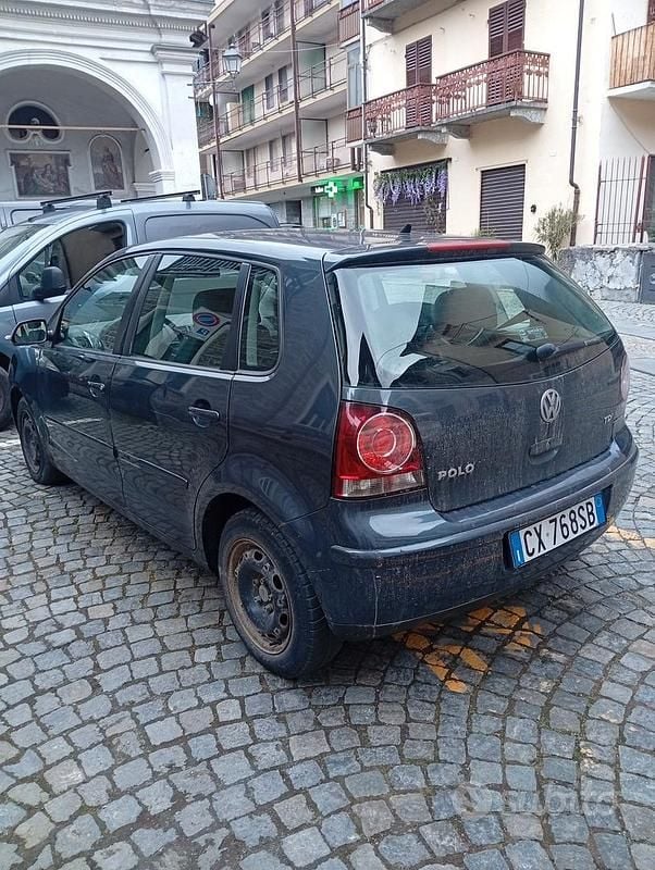 Usata VW Polo Comfortline 69 CV (50 kW) 2005 Blu Utilitaria