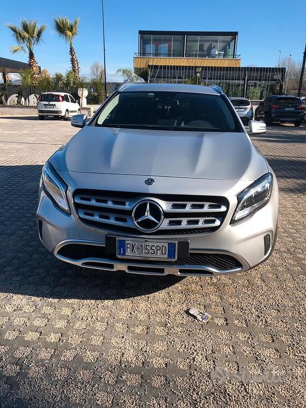 Usata Mercedes GLA200 136 CV (100 kW) 2017 Grigio SUV