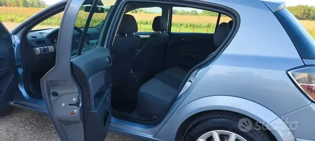 Usata Opel Astra Cosmo 115 CV (84 kW) 2008 Grigio Berlina