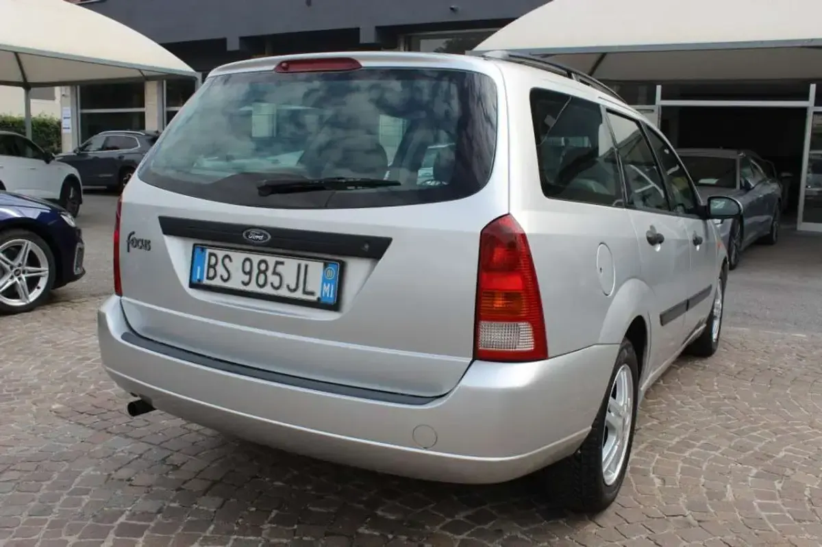 Usata Ford Focus Ghia 101 CV (74 kW) 2001 Argento Station wagon
