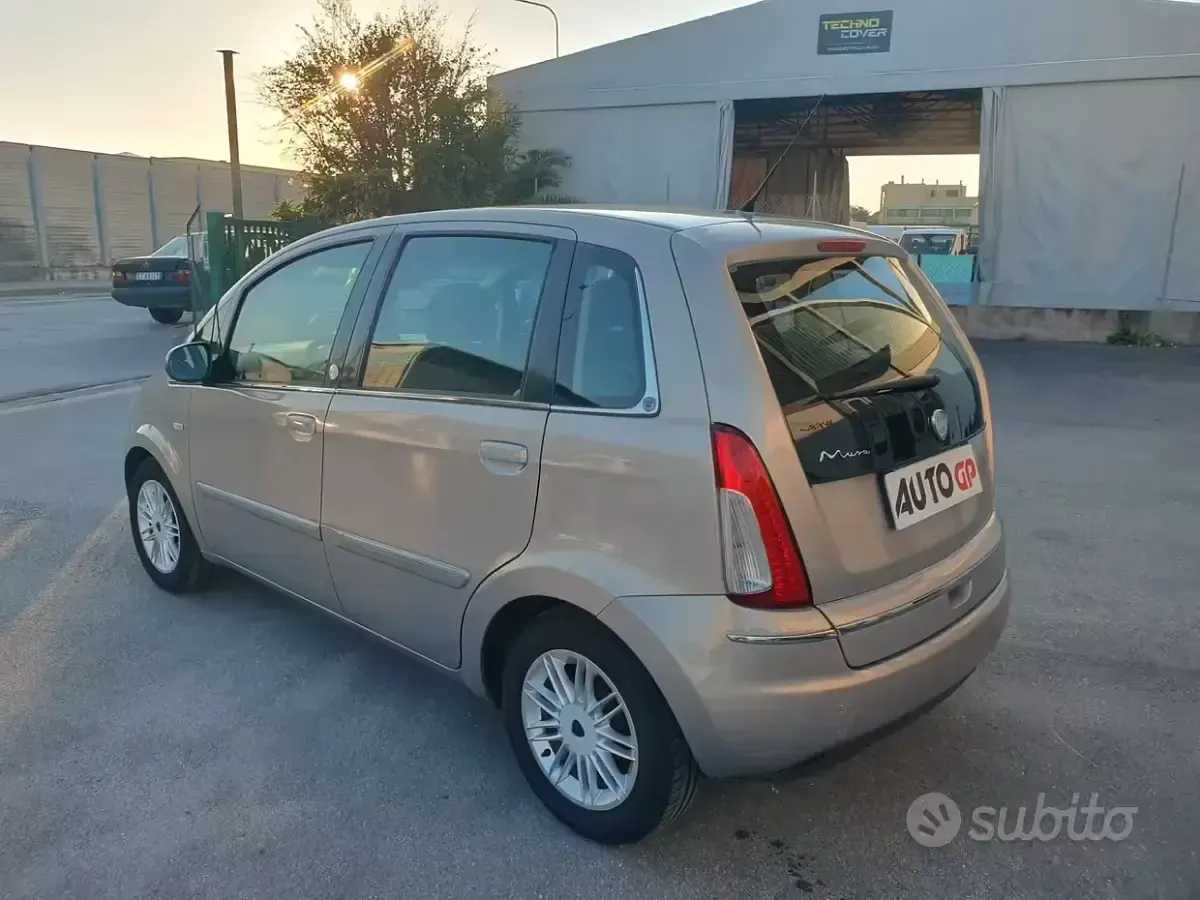 Usata Lancia Musa 77 CV (56 kW) 2011 Marrone Monovolume