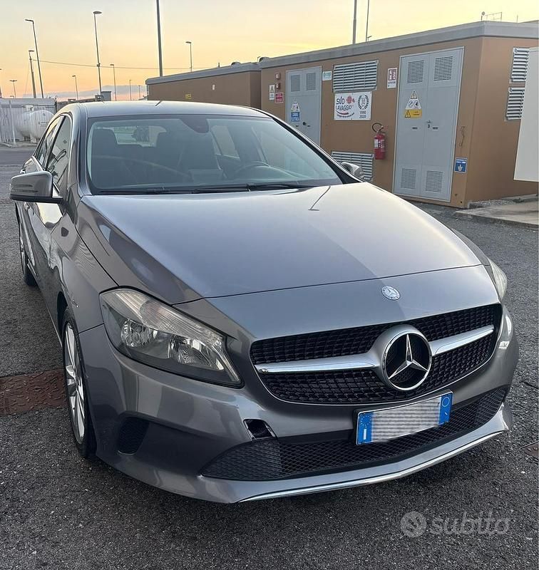 Usata Mercedes A180 109 CV (80 kW) 2016 Grigio Berlina
