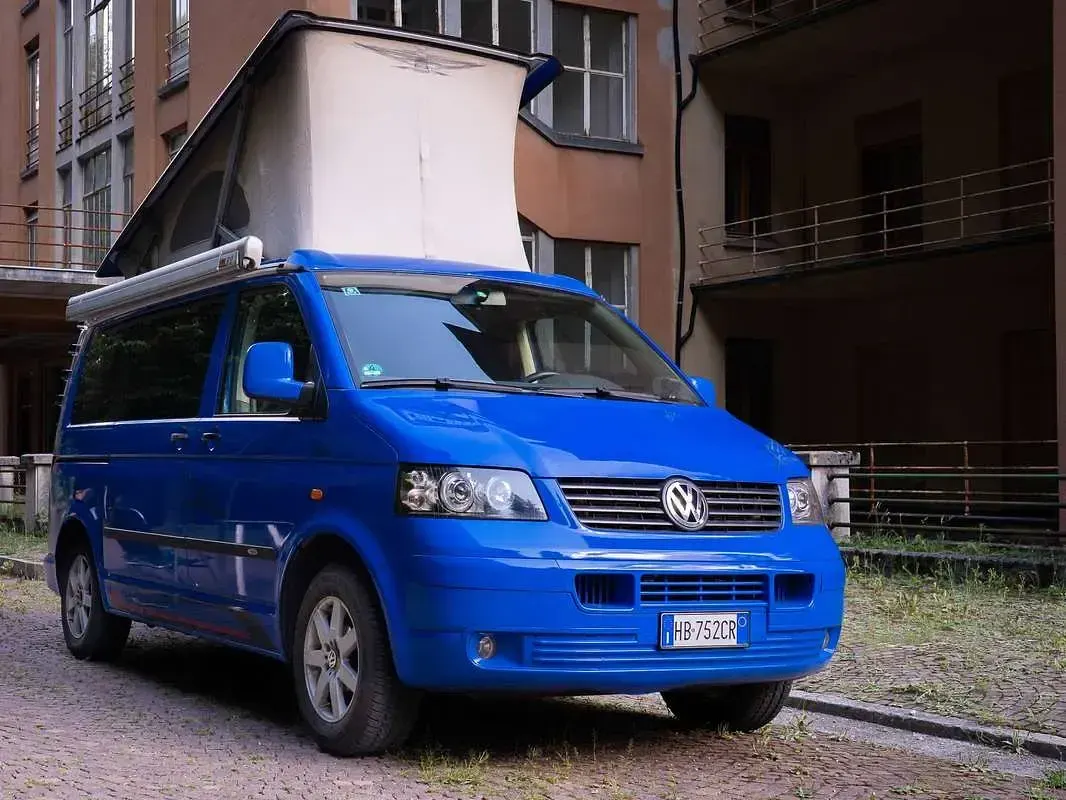 Usata VW California California 131 CV (96 kW) 2006 Blu/azzurro Furgone