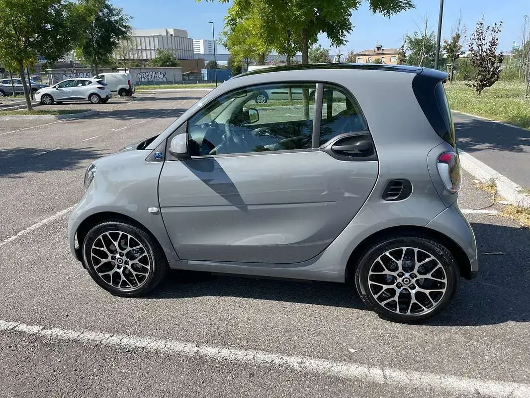 Usata Smart ForTwo Coupé 41 kW (56 CV) 2023 Grigio Utilitaria