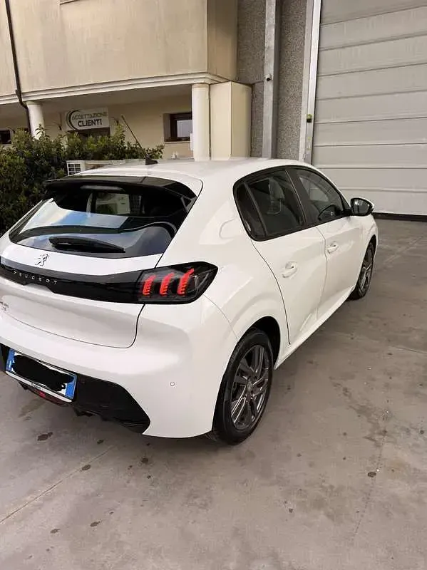 Usata Peugeot 208 Allure 102 CV (75 kW) 2021 Bianco Utilitaria