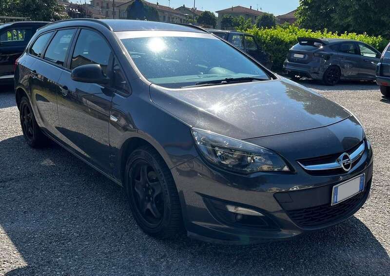 Grigio Usata 2016 Opel Astra Station wagon | 2500 € (Cara) - Immagine 1/4