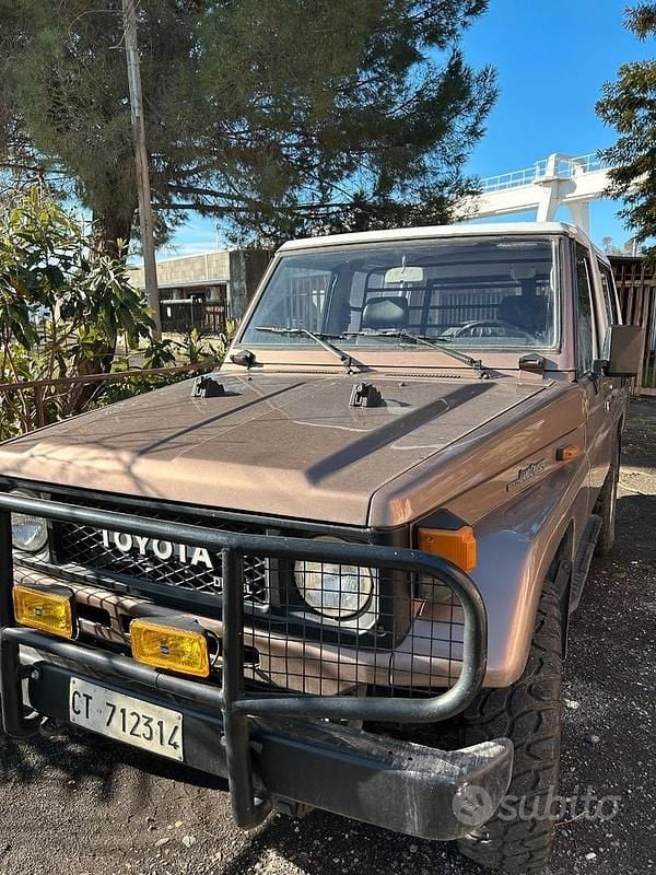 Usata Toyota Land Cruiser 1986 Marrone SUV