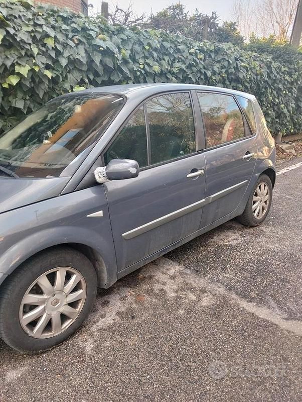 Usata Renault Scénic II 100 CV (73 kW) 2007 Monovolume