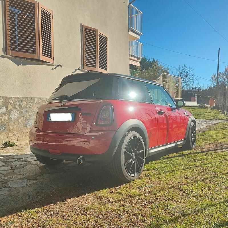 Usata Mini Cooper D 109 CV (80 kW) 2009 Rosso Utilitaria