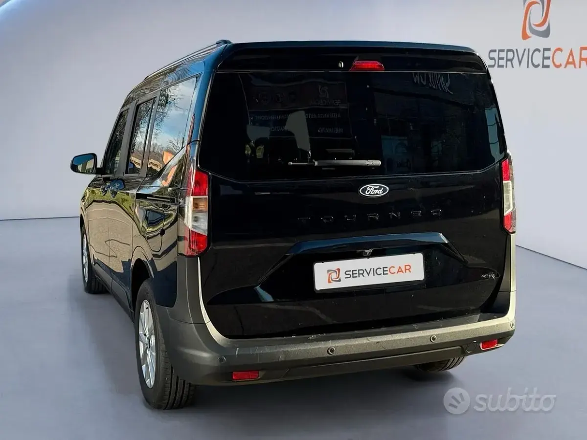 Usata Ford Tourneo Courier Titanium 125 CV (91 kW) 2025 Nero Monovolume