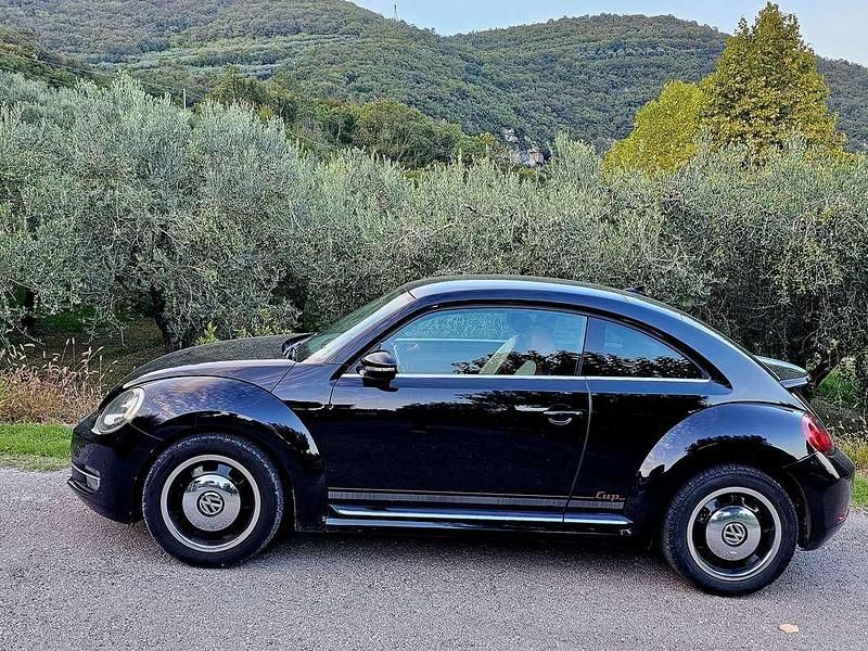 Usata VW Beetle Design 105 CV (77 kW) 2014 Nero Utilitaria