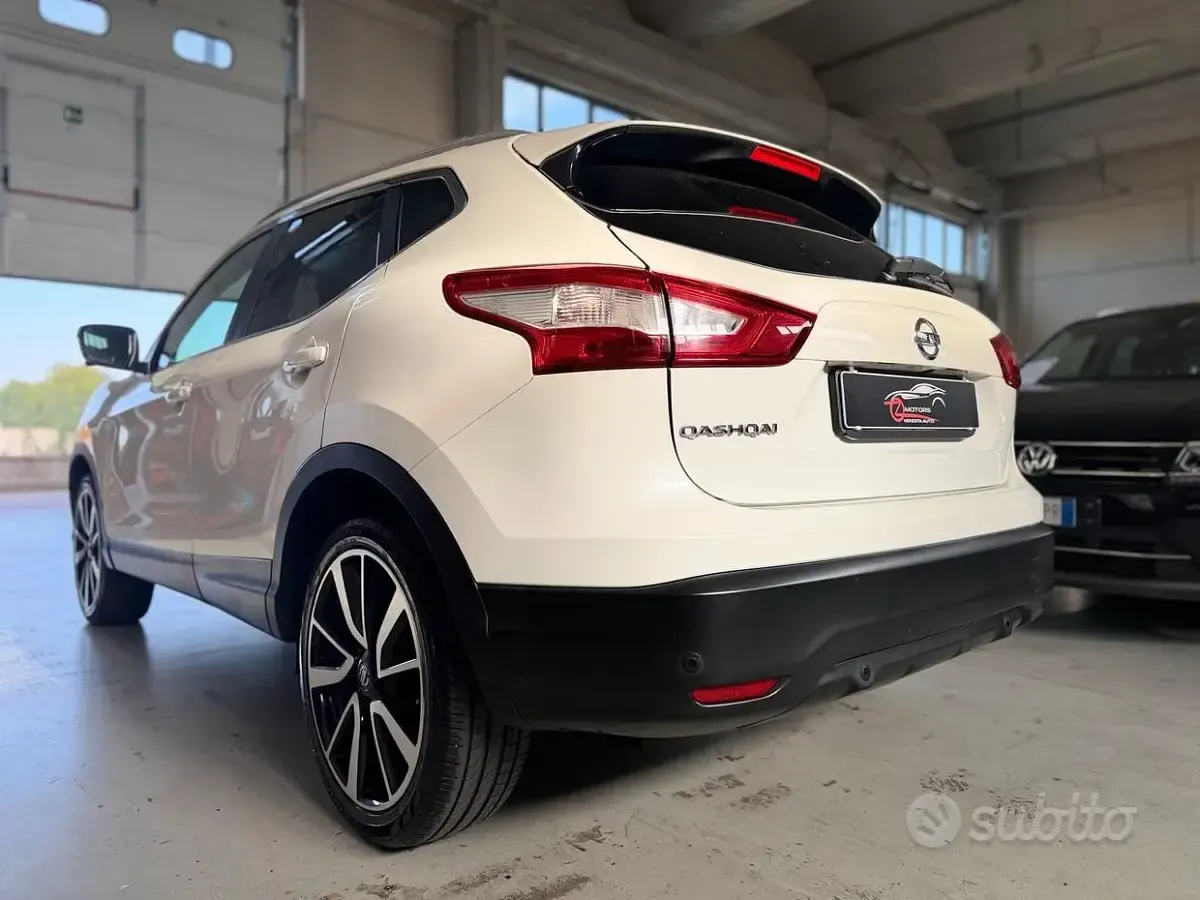 Usata Nissan Qashqai Acenta 116 CV (85 kW) 2015 Bianco SUV