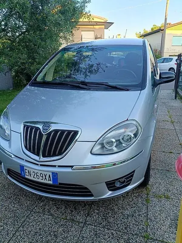 Usata Lancia Musa S 92 CV (67 kW) 2012 Monovolume
