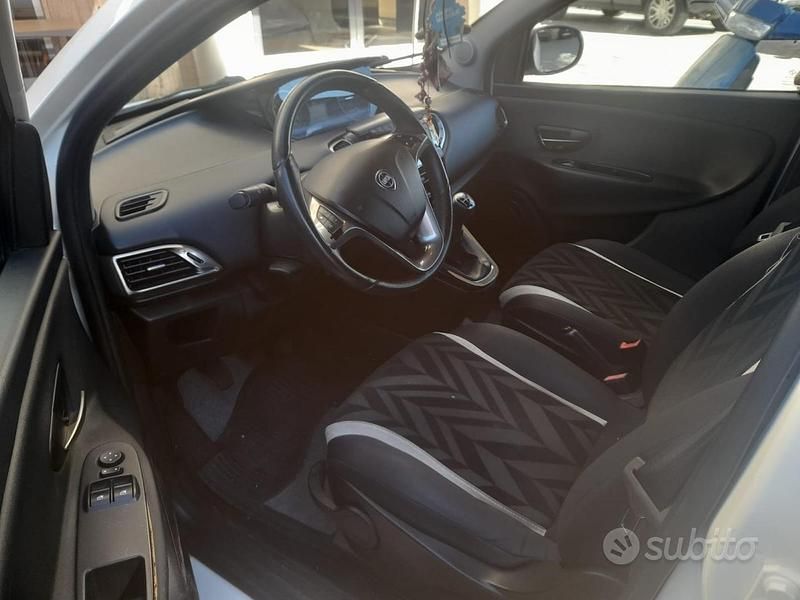 Usata Lancia Ypsilon 2017 Bianco Utilitaria