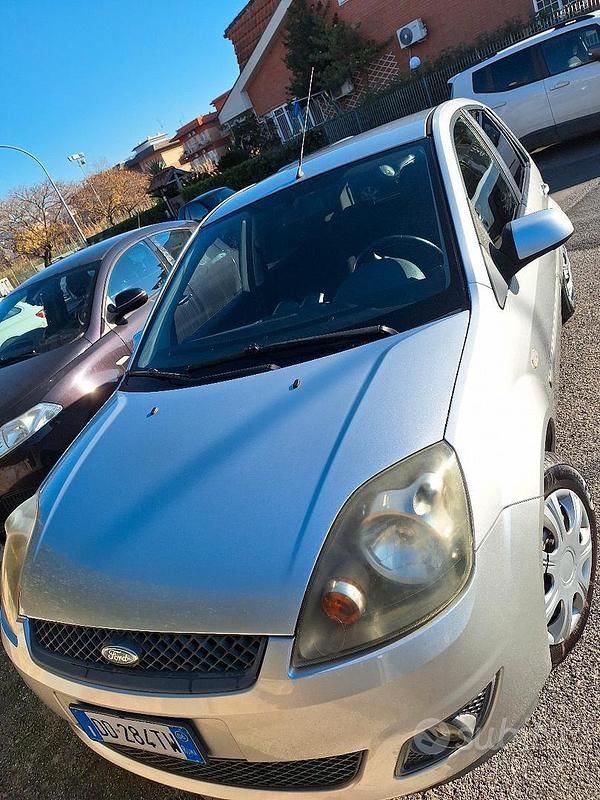 Usata Ford Fiesta 2006 Grigio Berlina