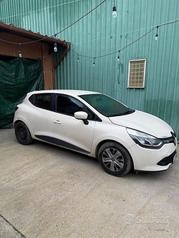 Usado Renault Clio IV Expression 75 CV (55 kW) 2015 Berlina