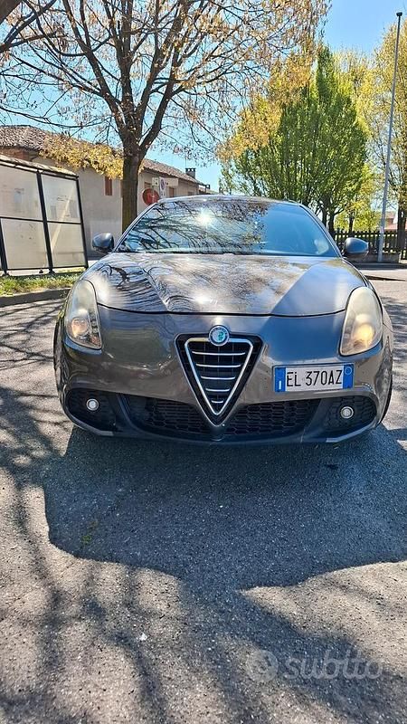 Usata Alfa Romeo Giulietta 2012 Grigio Utilitaria