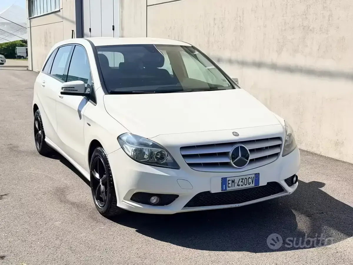 Usata Mercedes B180 109 CV (80 kW) 2012 Bianco Utilitaria