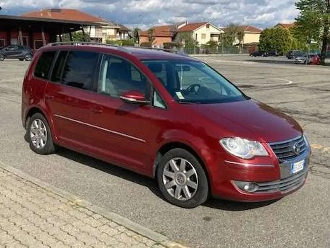 Usata VW Touran Highline 105 CV (77 kW) 2010 Rosso Monovolume