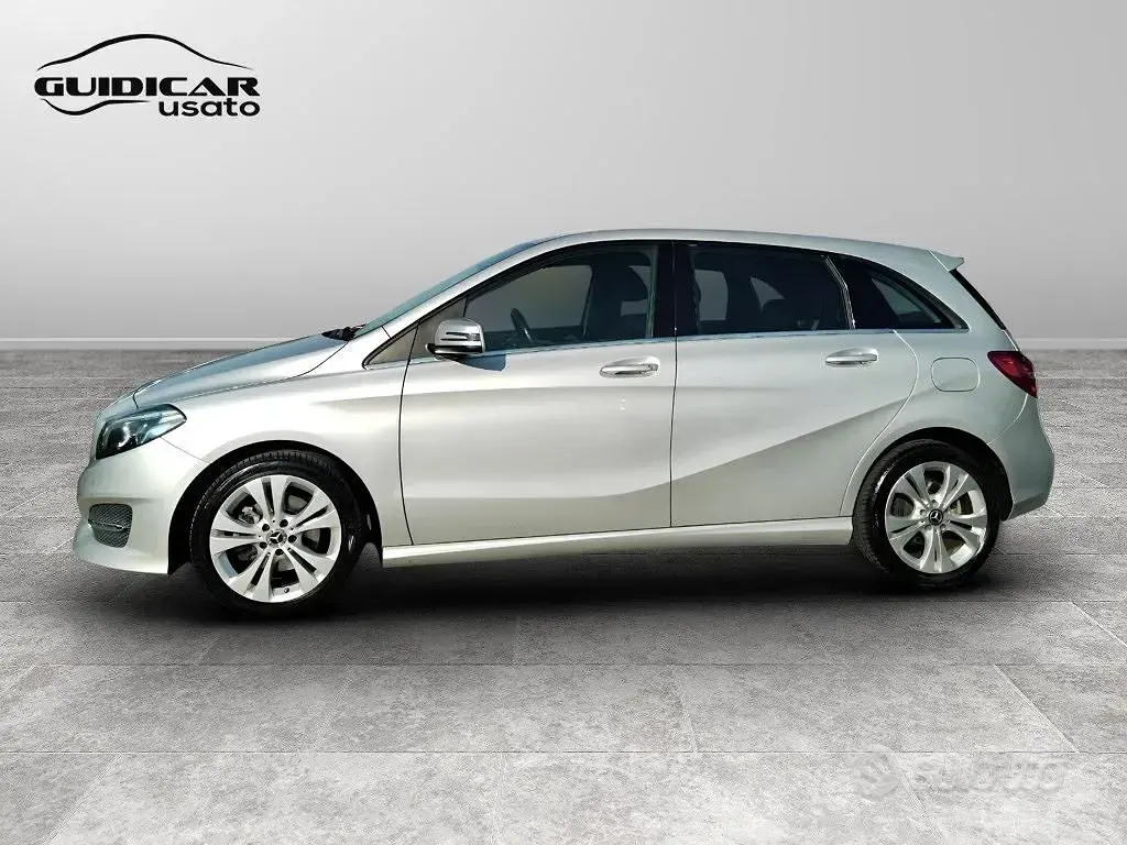 Begagnad Mercedes B200 136 HK (100 kW) 2019 Silver Minibuss
