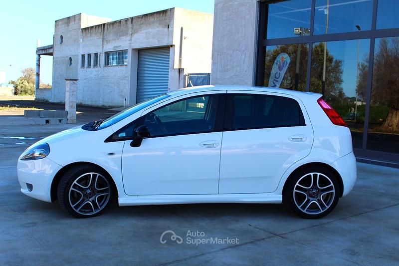 Usata Fiat Grande Punto Emotion 90 CV (66 kW) 2009 Bianco Utilitaria