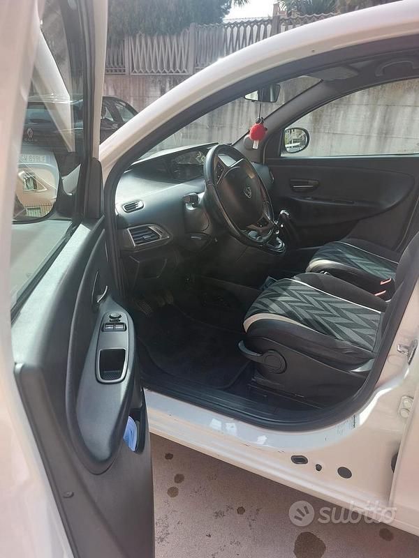 Usata Lancia Ypsilon 2016 Bianco Utilitaria