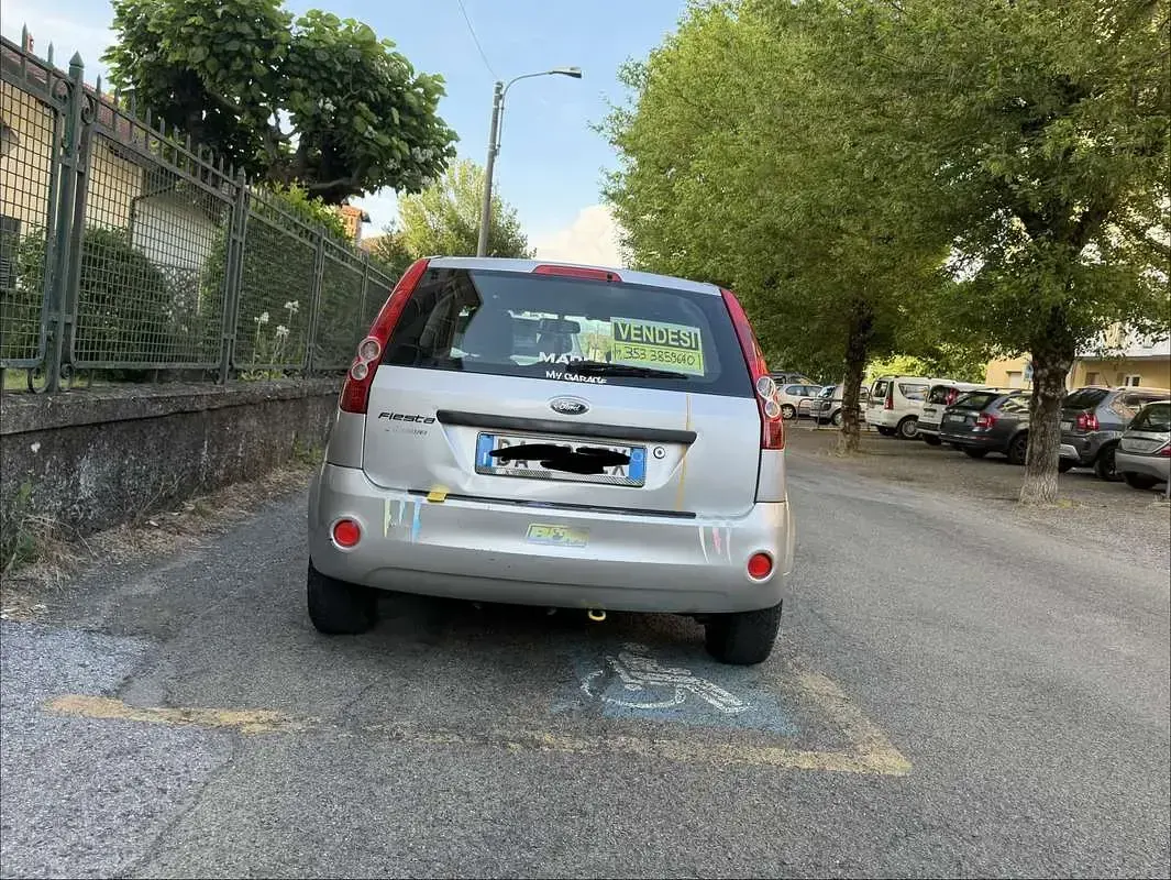 Usata Ford Fiesta Titanium 80 CV (58 kW) 2006 Argento Utilitaria