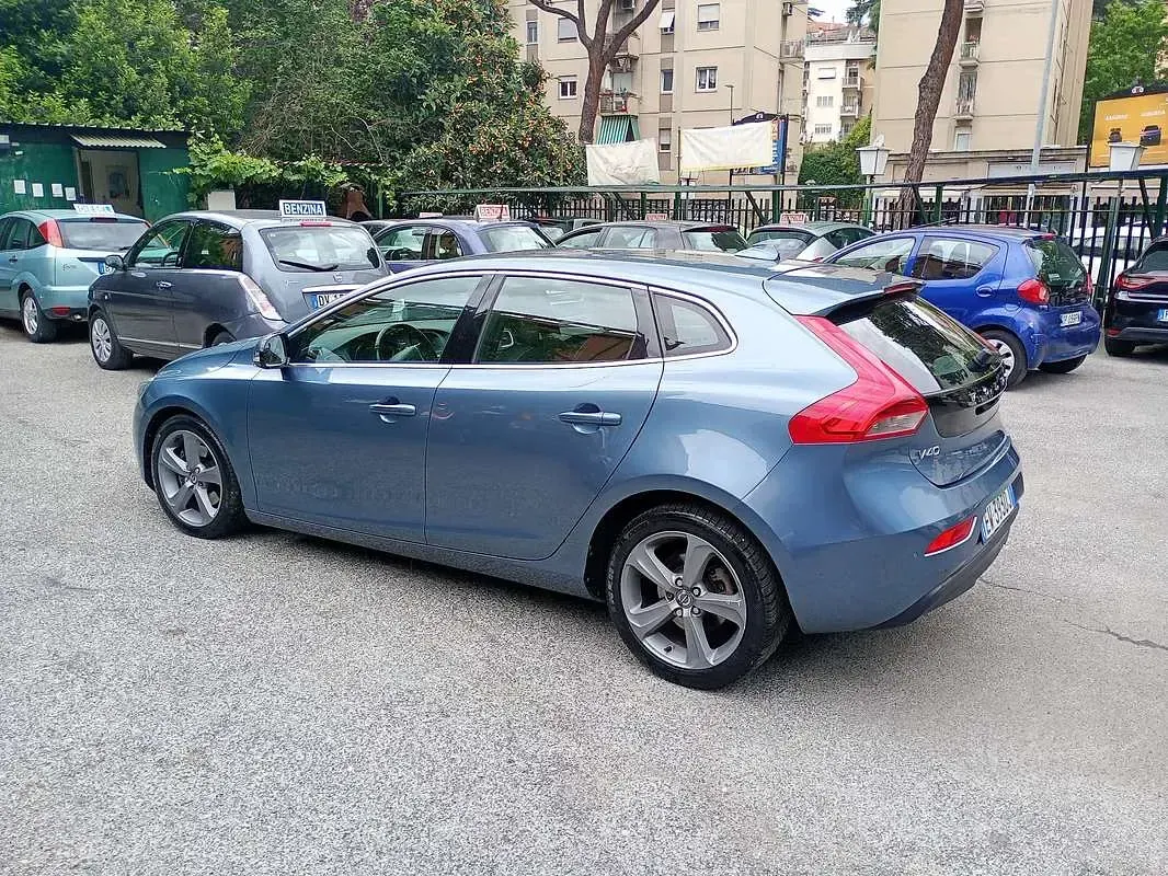 Usata Volvo V40 Business Edition 115 CV (84 kW) 2014 Bluazzurro Berlina