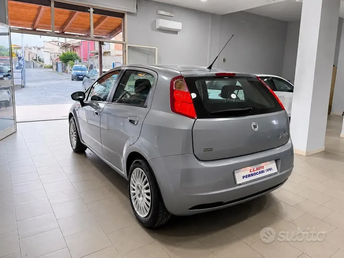 Usata Fiat Grande Punto Dynamic 90 CV (66 kW) 2006 Grigio Utilitaria