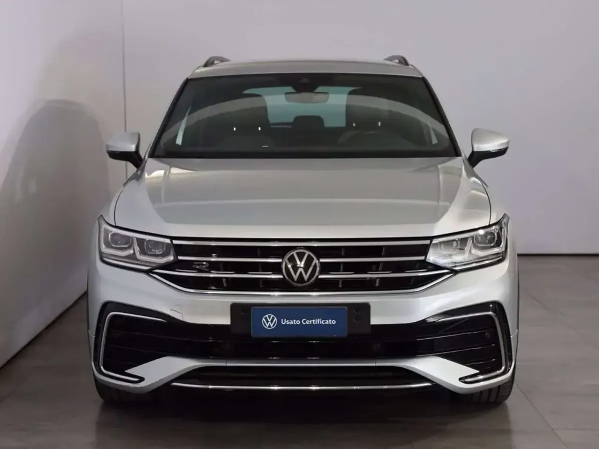 Usata VW Tiguan R-line 150 CV (110 kW) 2023 Reflex silver metallizzato SUV