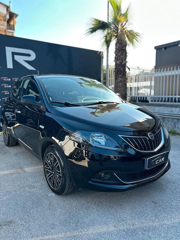 Usata Lancia Ypsilon Gold 69 CV (50 kW) 2022 Nero Utilitaria