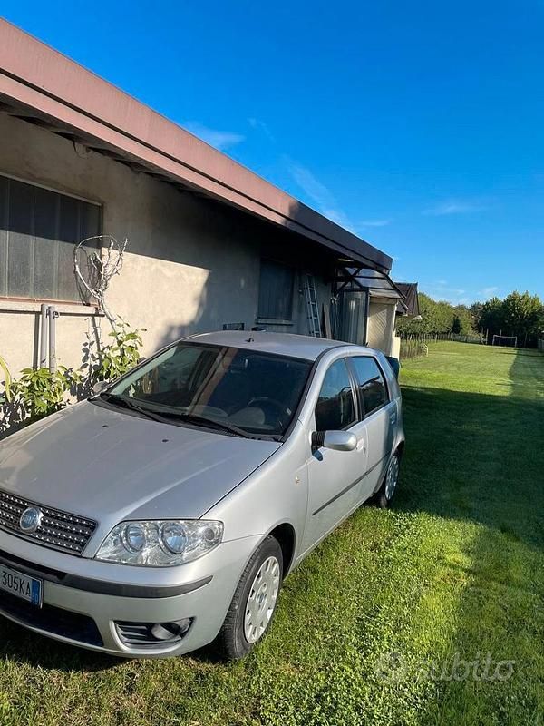 Grigio Usata 2007 Fiat Punto Due volumi | 3600 € - Immagine 1/4