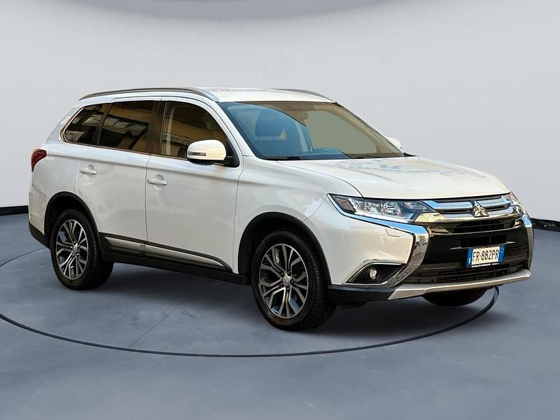 Bianco Usata 2018 Mitsubishi Outlander SUV | 12.500 € (Buon prezzo) - Immagine 1/4