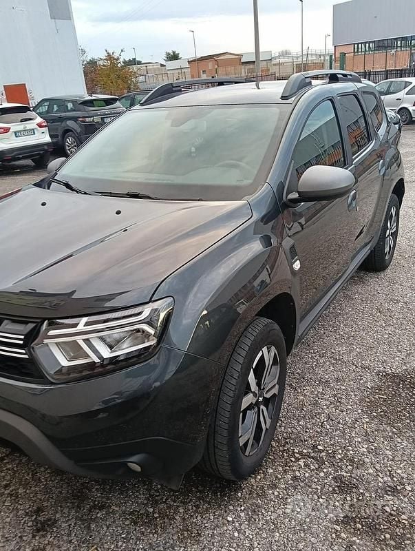 Usata Dacia Duster 101 CV (74 kW) 2023 Verde Berlina