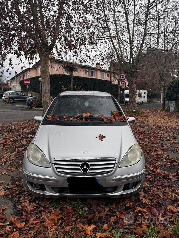 Usata 2011 Mercedes A180 Tre volumi | 1300 € - Immagine 1/4