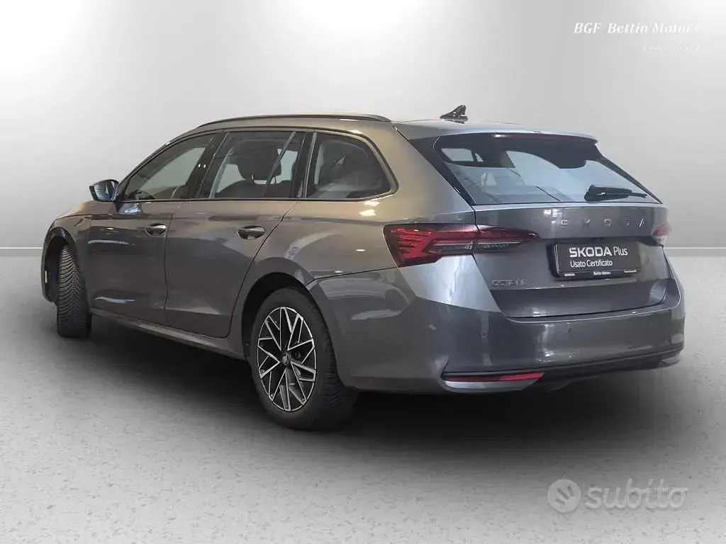 Usata Skoda Octavia Executive 150 CV (110 kW) 2025 Grigio graphite metallizzato Station wagon