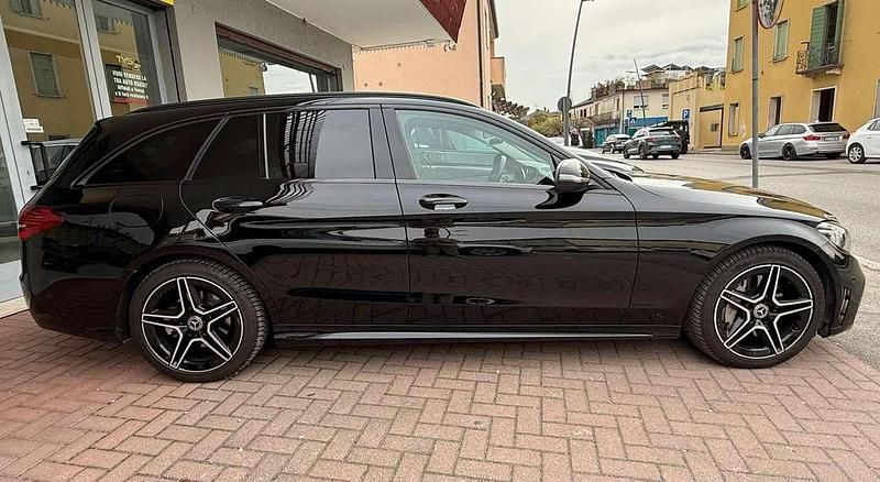 Usata Mercedes C300 Premium 245 CV (180 kW) 2019 Nero Station wagon