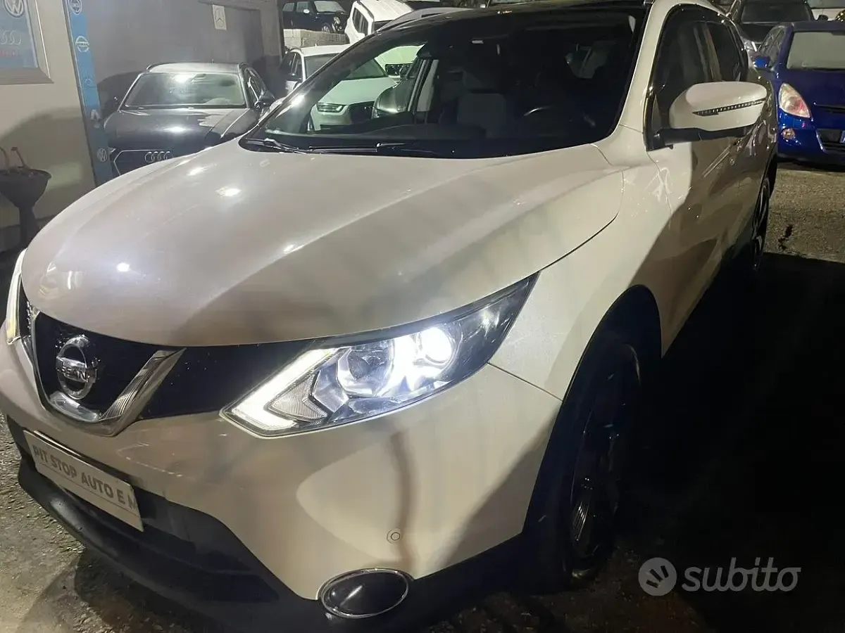 Usata Nissan Qashqai Tekna 131 CV (96 kW) 2015 Bianco SUV