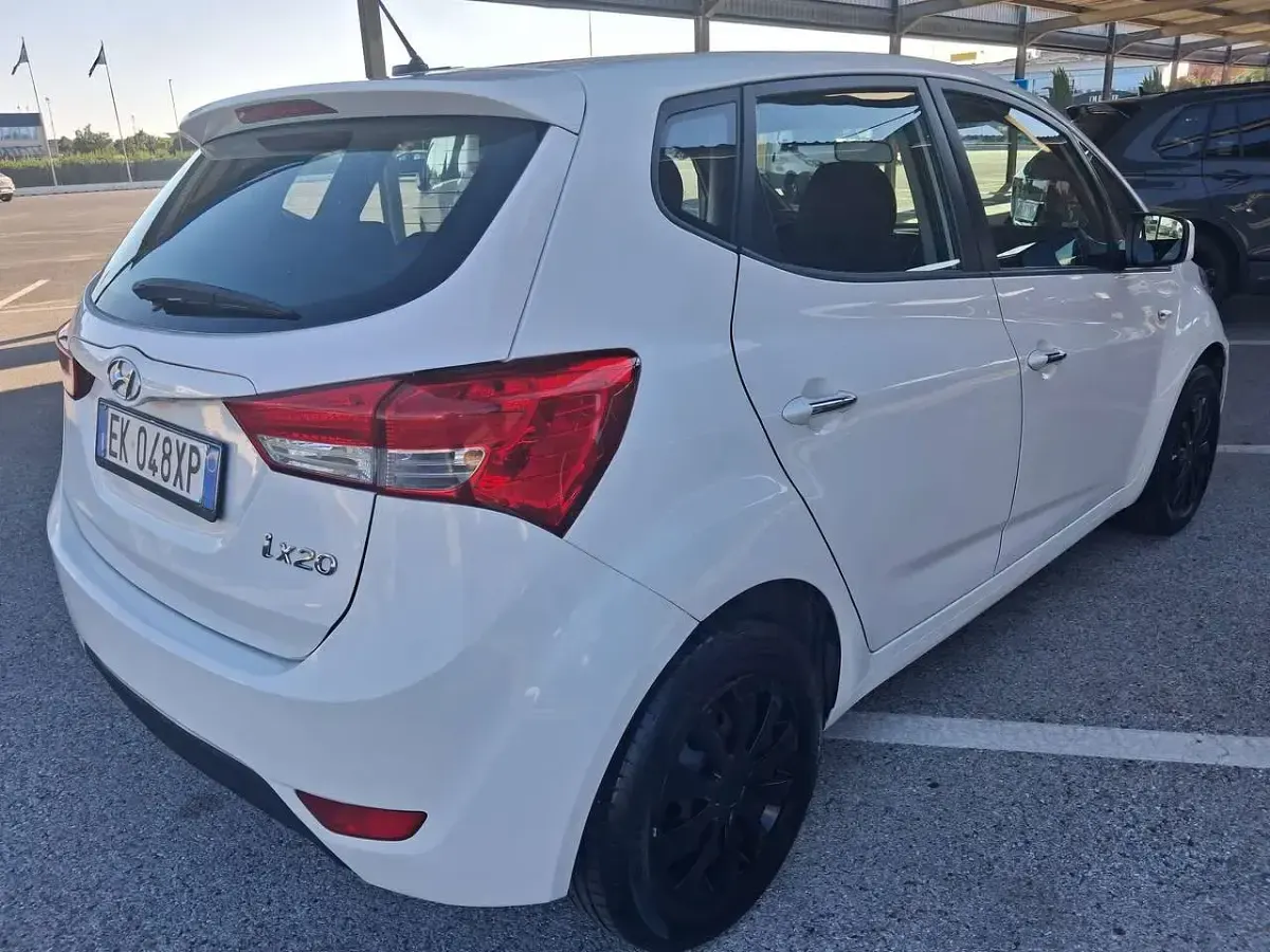 Usata Hyundai ix20 Comfort 90 CV (66 kW) 2012 Bianco Utilitaria